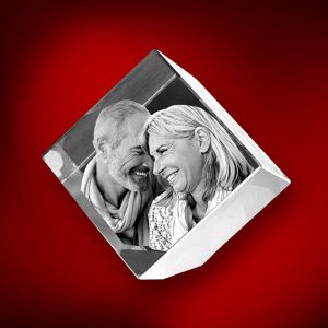 3D Crystal Diamond – Middle Aged Couple